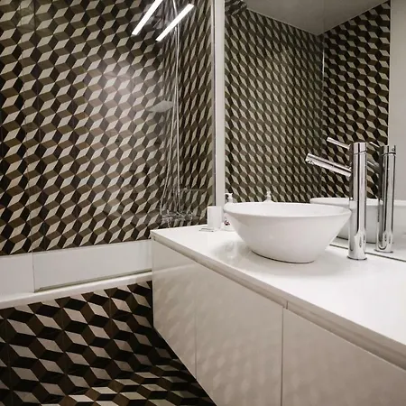 Joivy Elegant 2br Nearby Tram 28e Stop - Portas Sol Lisbon