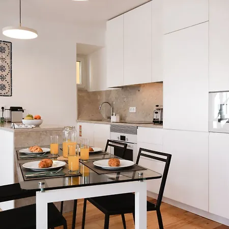 Joivy Elegant 2br Nearby Tram 28e Stop - Portas Sol