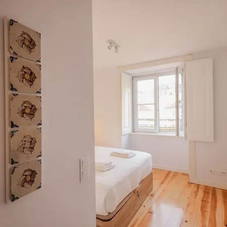 Joivy Elegant 2br Nearby Tram 28e Stop - Portas Sol * Lisbon