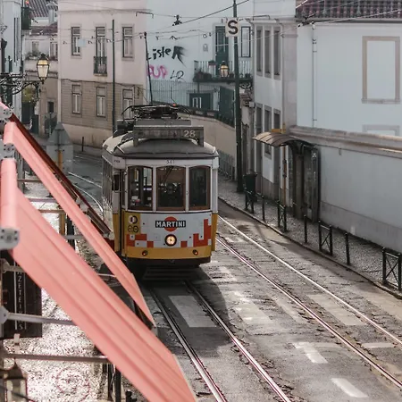 Apartment Joivy Elegant 2br Nearby Tram 28e Stop - Portas Sol Lisbon